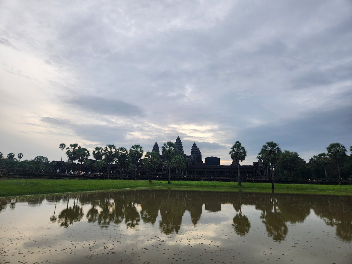 Traveling_SAs's tweet photo. Angkor Wat is considered the largest religious structure in the World. We did a sunrise tour that starts at 4:20 and ends at 12:00, this was a very wise decision to beat the afternoon heat. 🌞
#siemreap #angkorwat #angkorwattemple #Cambodia #traveltheworld #travellovers #travel https://t.co/Ue6GAjsxU6
