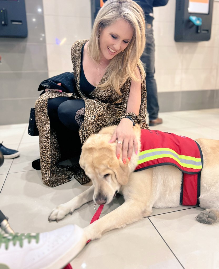 ChangeAgentSA's tweet image. Honoured to be spending the evening with the @SAGuide_Dogs ❤️🐾🐶 ahead of #ShadesDay on the 18th October. Big shout out to the organisations that sponsor this amazing organisation!!!