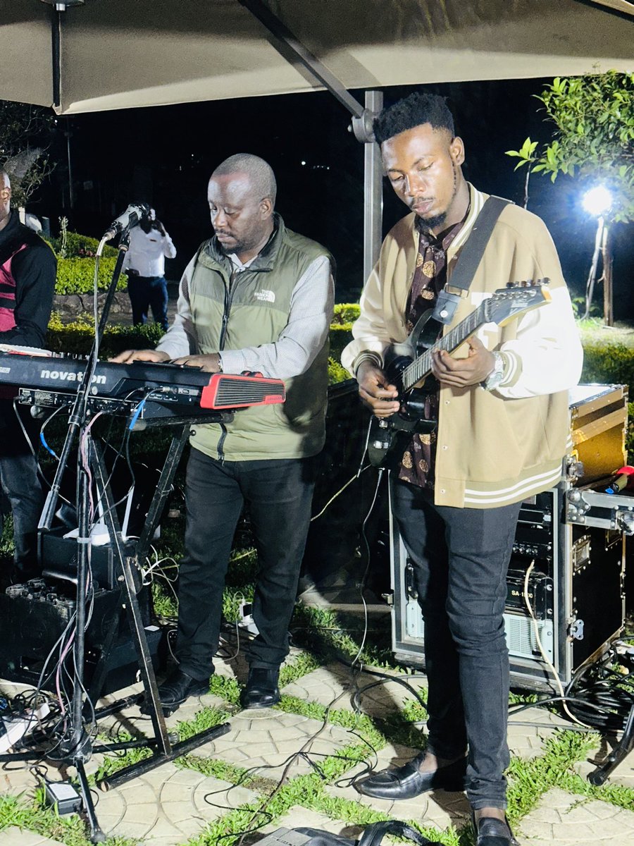 eddiespikaagaba's tweet photo. My view!! Live from @Igongocc #LiveBandThursday ft @12keysband.
#IgongoBBQNyt https://t.co/4FPQAg0jk4