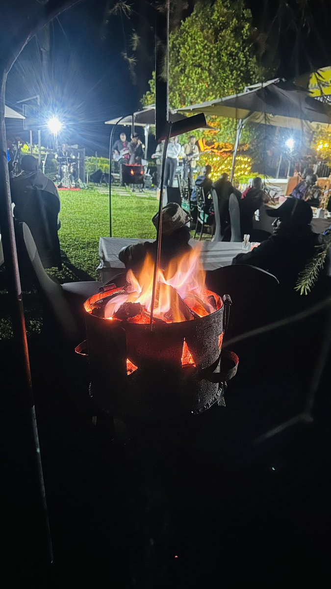 eddiespikaagaba's tweet photo. My view!! Live from @Igongocc #LiveBandThursday ft @12keysband.
#IgongoBBQNyt https://t.co/4FPQAg0jk4