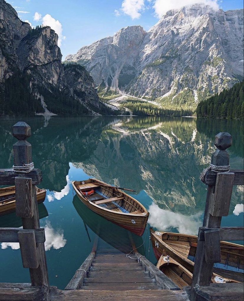 InteriorsNoCtxt's tweet photo. Dolomites, Italy 🇮🇹 https://t.co/BIgax9F0Me