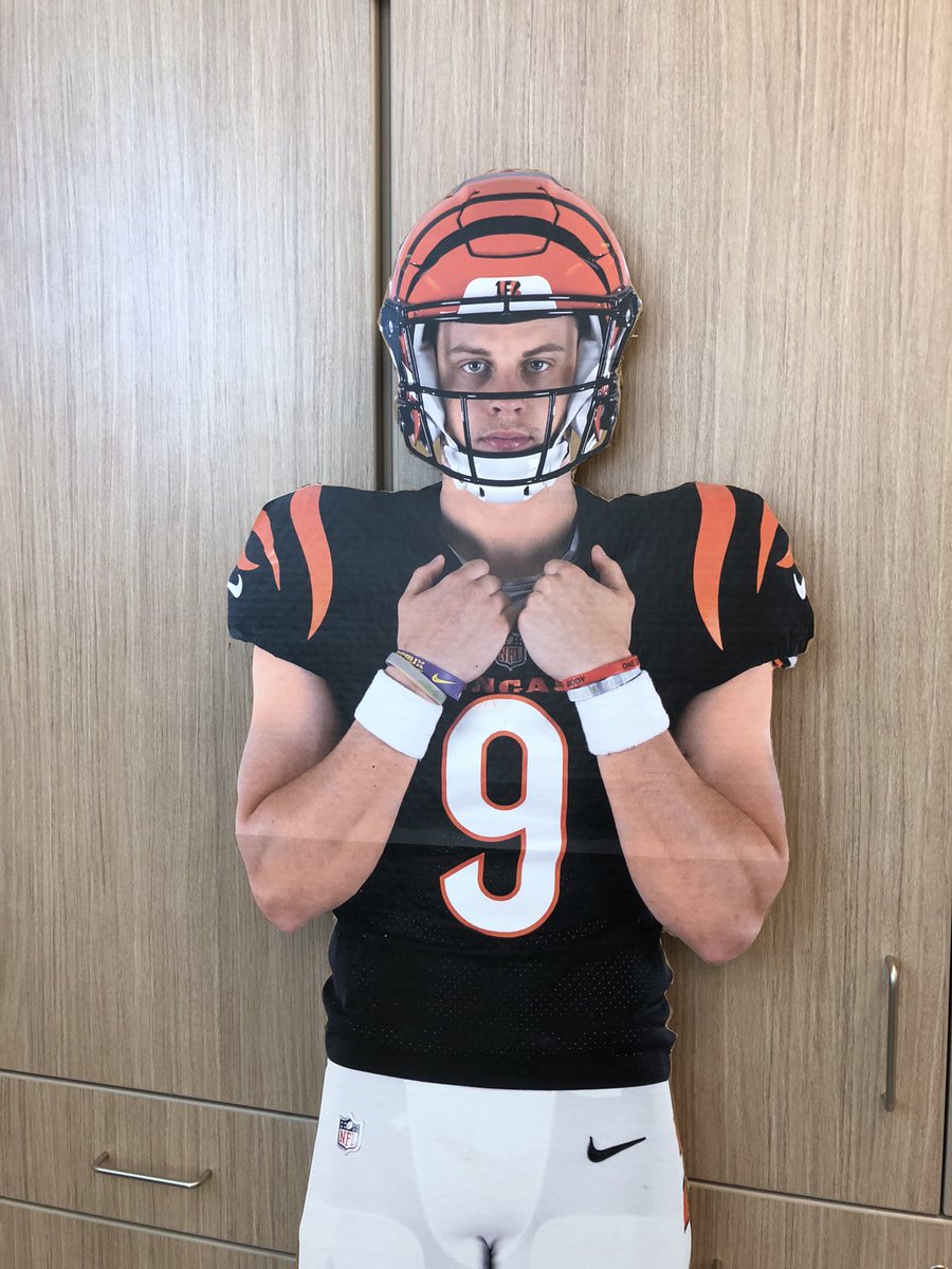 BES__Art's tweet photo. We are Bengal happy here in the art room at BES!!! #bengals @Bengals #cincinnati https://t.co/fE8CJWxh9F