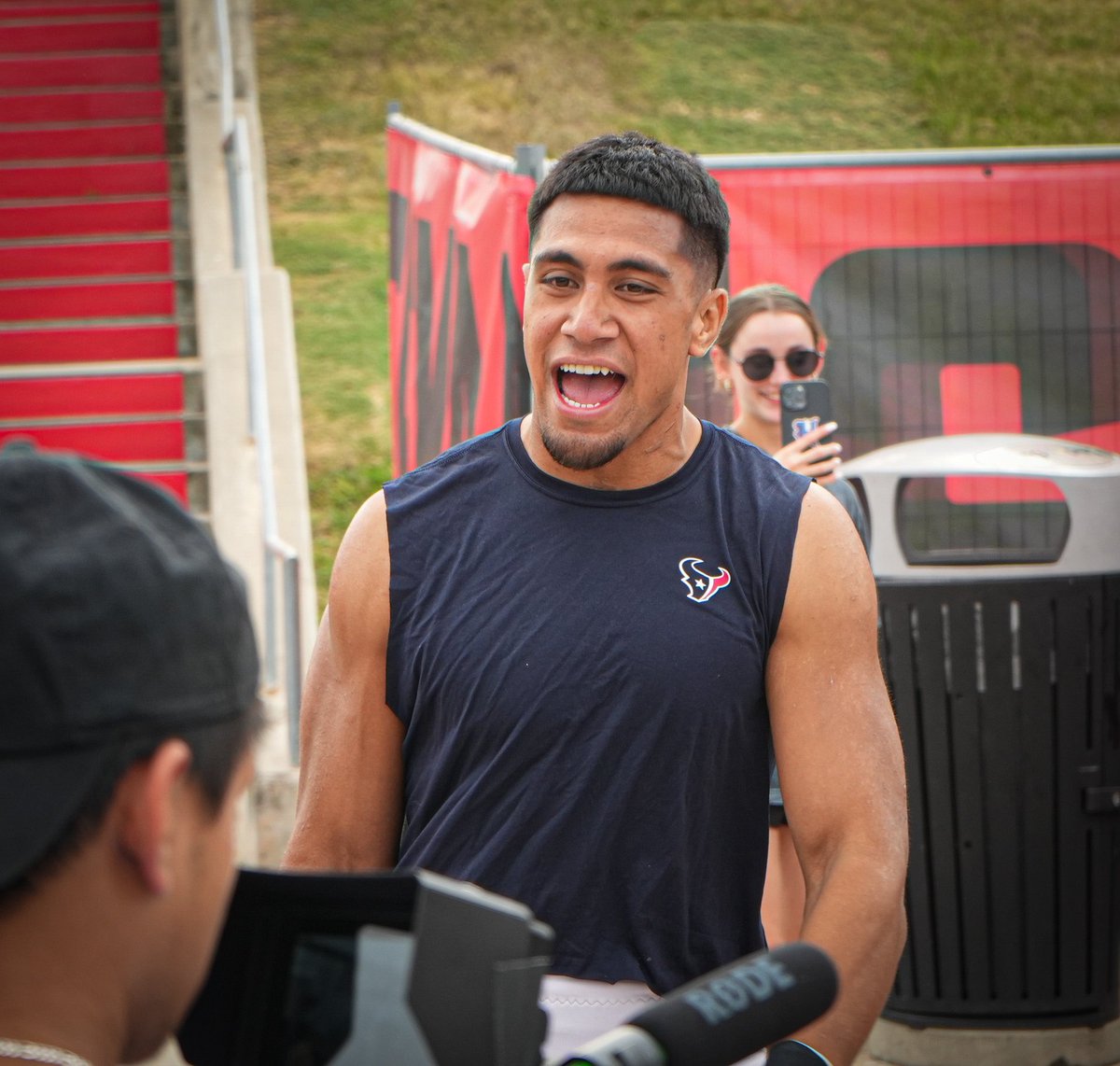 doublesgmedia's tweet photo. This morning I was blessed with the opportunity to attend  the last day of open practice for the Houston Texans/Los Angeles Rams. Here are some of my favorite shots of the player making their way to the field. 

#sportsphotography #nfl #houstontexans #losangelesrams #tankdell https://t.co/hvvzlqHyJy