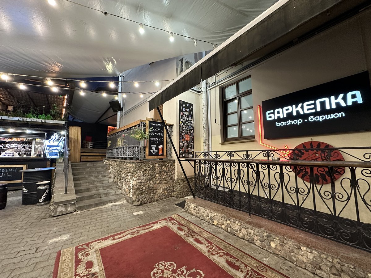 У некоторых пожилых твиторских ёкнет где-то в сердечке (у самого аритмия жесть).

Нам ворсистый ковер в свое время не стелили ☝️