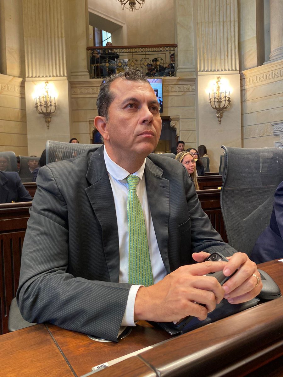 Hoy, en el Salón Elíptico de la Cámara de Representantes, asisto a la Audiencia Pública programada, con ocasión del Proyecto de Ley No.
166, acumulado con los proyectos Nos. 192 y 256 de 2023 Cámara “POR MEDIO DEL CUAL SE MODIFICA PARCIALMENTE NORMAS LABORALES Y SE ADOPTA UNA