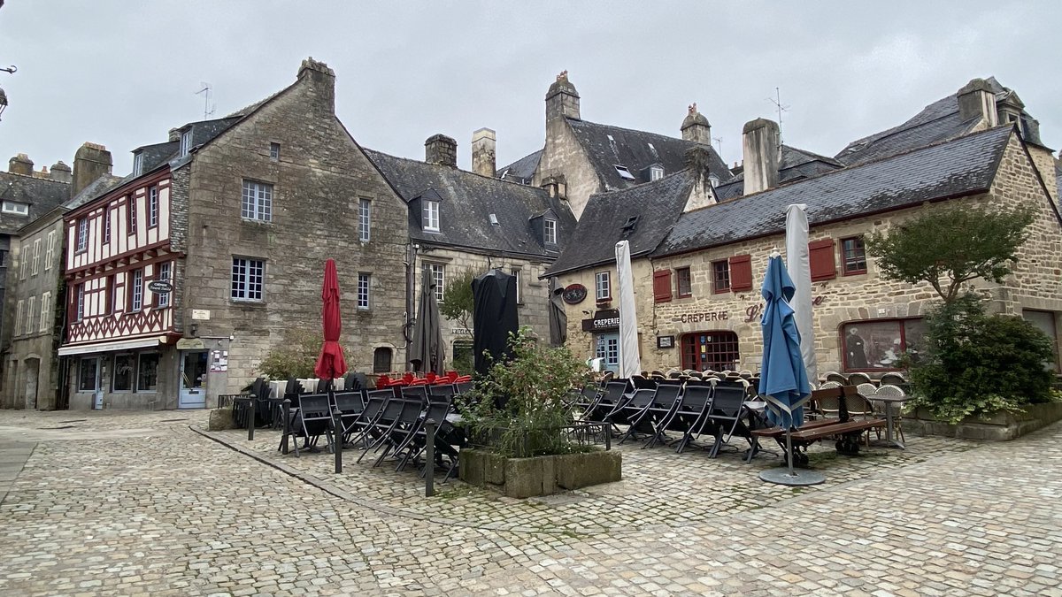 ecruzlibro's tweet photo. Quimper. Francia https://t.co/GzJhD88LX3