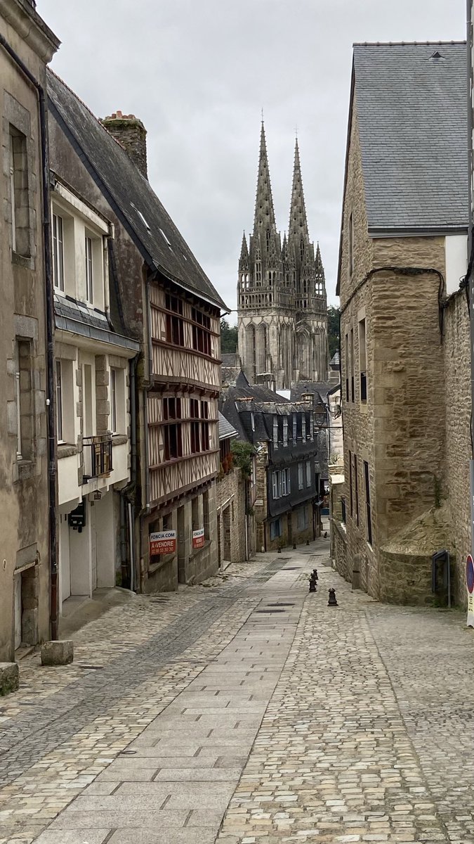 ecruzlibro's tweet photo. Quimper. Francia https://t.co/qlu4objT6p