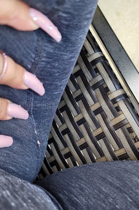 My yummy thickness over here takin out another pair of yoga pants 🤭 https://t.co/IwsuzQhjtY