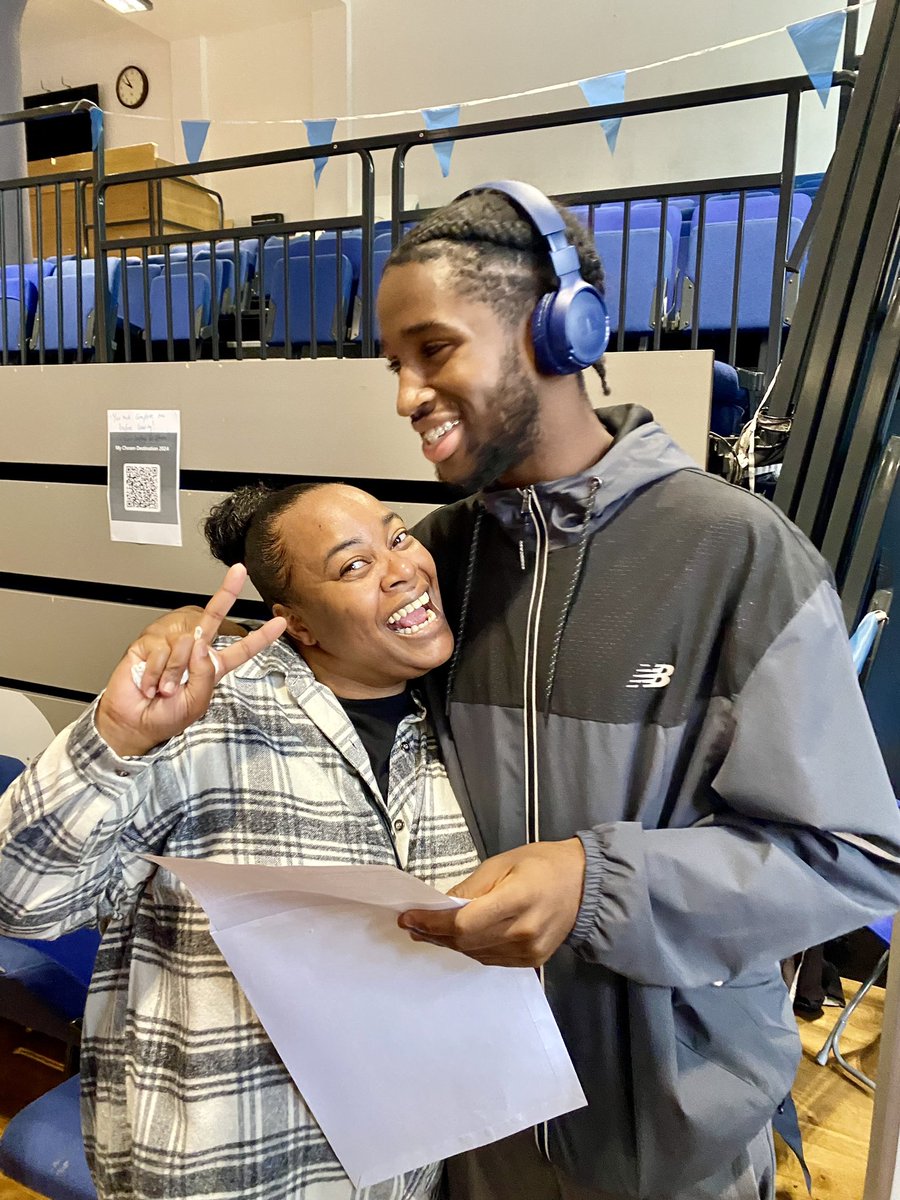 GCSE Results Day 2024 at Oasis Southbank was one to remember! Spectacular outcomes across the board! Headlines up on last year to 61% 5+ and 78% 4+ English and Maths, reflecting the phenomenal work from students and their teachers! We are so so proud! 💙