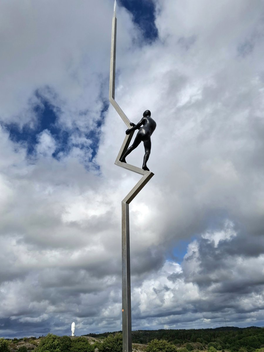 Jaume Plensan Anna-veistos Ruotsin länsirannikolla kallion päällä oli hieno, sikses. Lisää mm. siitä blogissa #ruotsi #matkailu #matkablogi  sikseskiva.blogspot.com/2024/08/ruotsi…