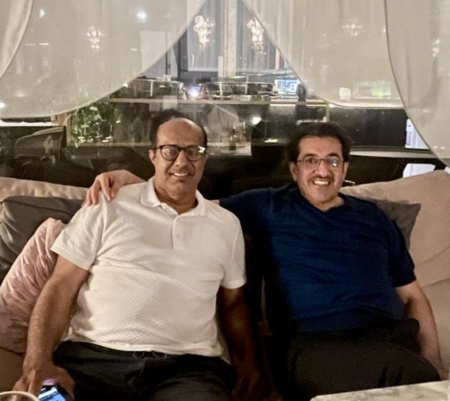 MohammedAlShihi's tweet photo. بقلوب مؤمنة بقضاء الله وقدره، نودع اليوم الدكتور علي محمد اليبهوني (أبو محمد). فقدنا رجلًا عظيمًا، كان رمزًا للعطاء والإخلاص، وترك أثرًا لا يمحى في قلوبنا. رحمك الله يا أبا محمد، وجعل مثواك الجنة. إنا لله وإنا إليه راجعون. https://t.co/QbbEzt4Hms