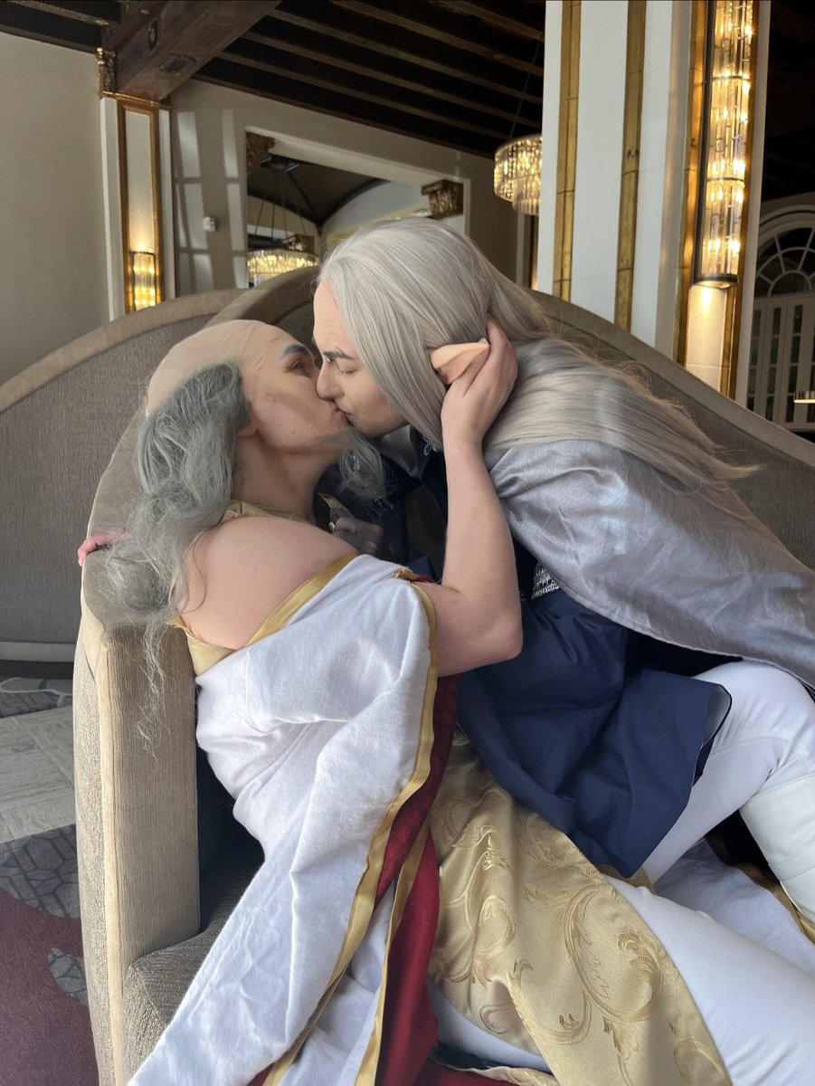 caniicular's tweet photo. Happy Thursday. Here’s old man yaoi. Trent Ikithon x Ludinus Da’leth because we like to torment critters. 

Trent @Cosnoart / cosnoplay 
Ludinus @caniicular / tealeaf.cosplay 

#criticalrolecosplay https://t.co/Ng7X5DMFTm