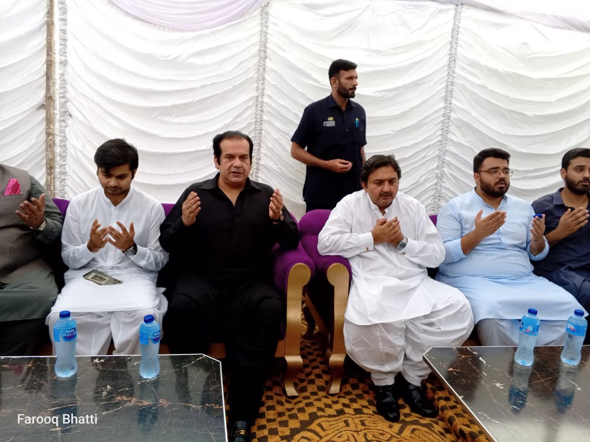 ARK_MNA's tweet photo. ممبر قومی اسمبلی عبدالرحمٰن خان کانجو کی قائم مقام گورنر پنجاب ملک محمد احمد خان کے ہمراہ خانیوال آمد۔

ممبر صوبائی اسمبلی اسامہ فضل چوہدری کے والد سابق ایم پی اے چوہدری فضل الرحمان کے انتقال پر لواحقین سے اظہار تعزیت اور مغفرت کی دعا کی۔ https://t.co/89nCwJmEFm