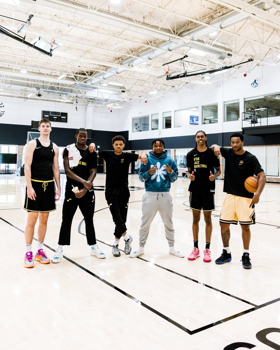 utahjazz's tweet photo. pose if you’re younger than the itunes music store 📸

 (rip 99 cent songs) https://t.co/UX0TLbfuFL