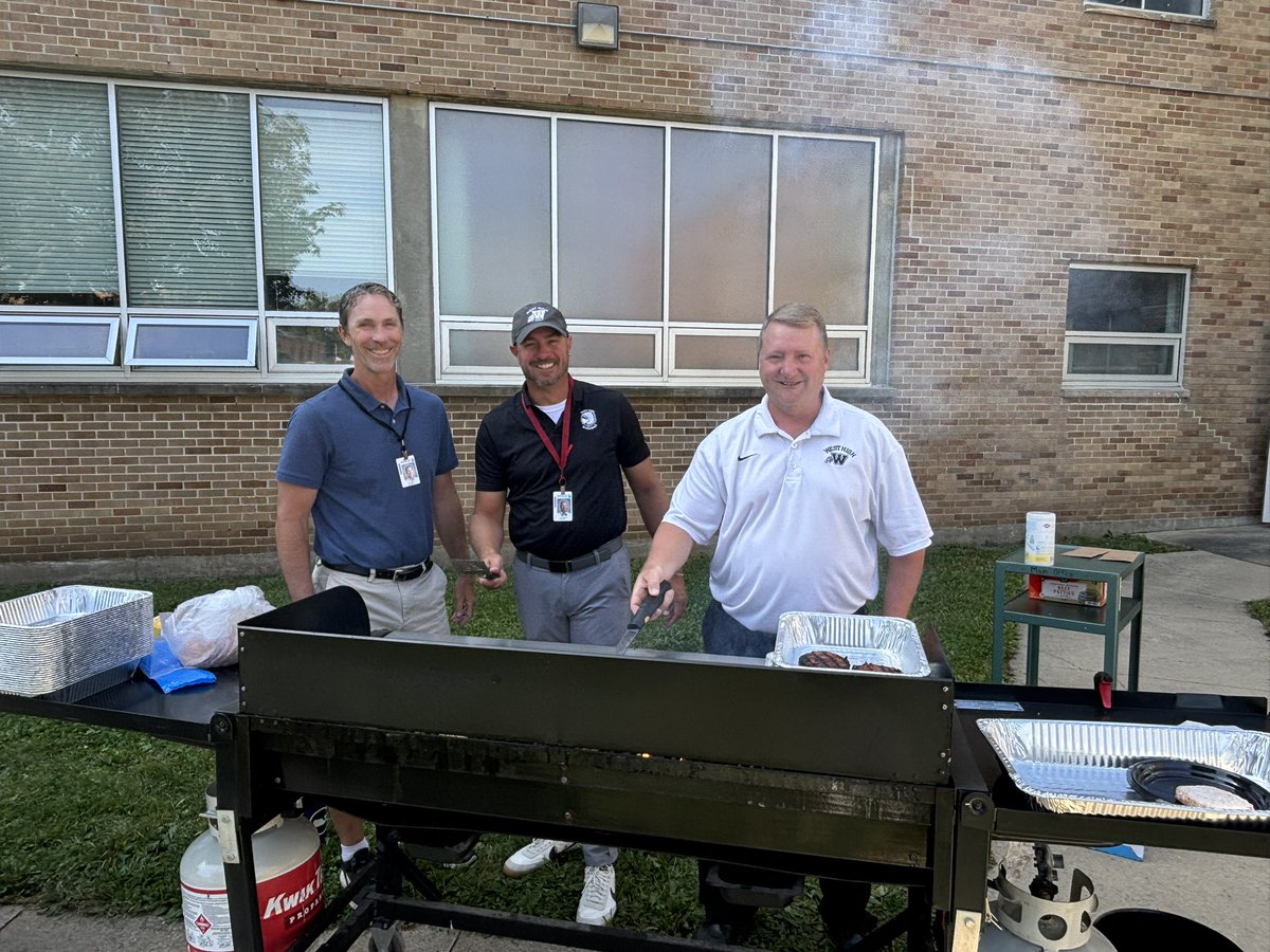 hildmana's tweet photo. Beginning of the year #onewahawk staff cookout!! 🍔 https://t.co/BnUnujNcm0