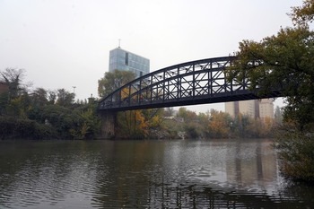 .<a href="/jcyl/">Junta de Castilla y León</a> declara el Puente Colgante de #Valladolid Bien de Interés Cultural

⛏️Inaugurado en 1865, es ejemplo del avance tecnológico
🛶Icono de la relación de la ciudad con el Pisuerga
🥇1er puente en España y 4º europeo con sistema arco-tirante

#CGJCyL

comunicacion.jcyl.es/web/jcyl/Comun…