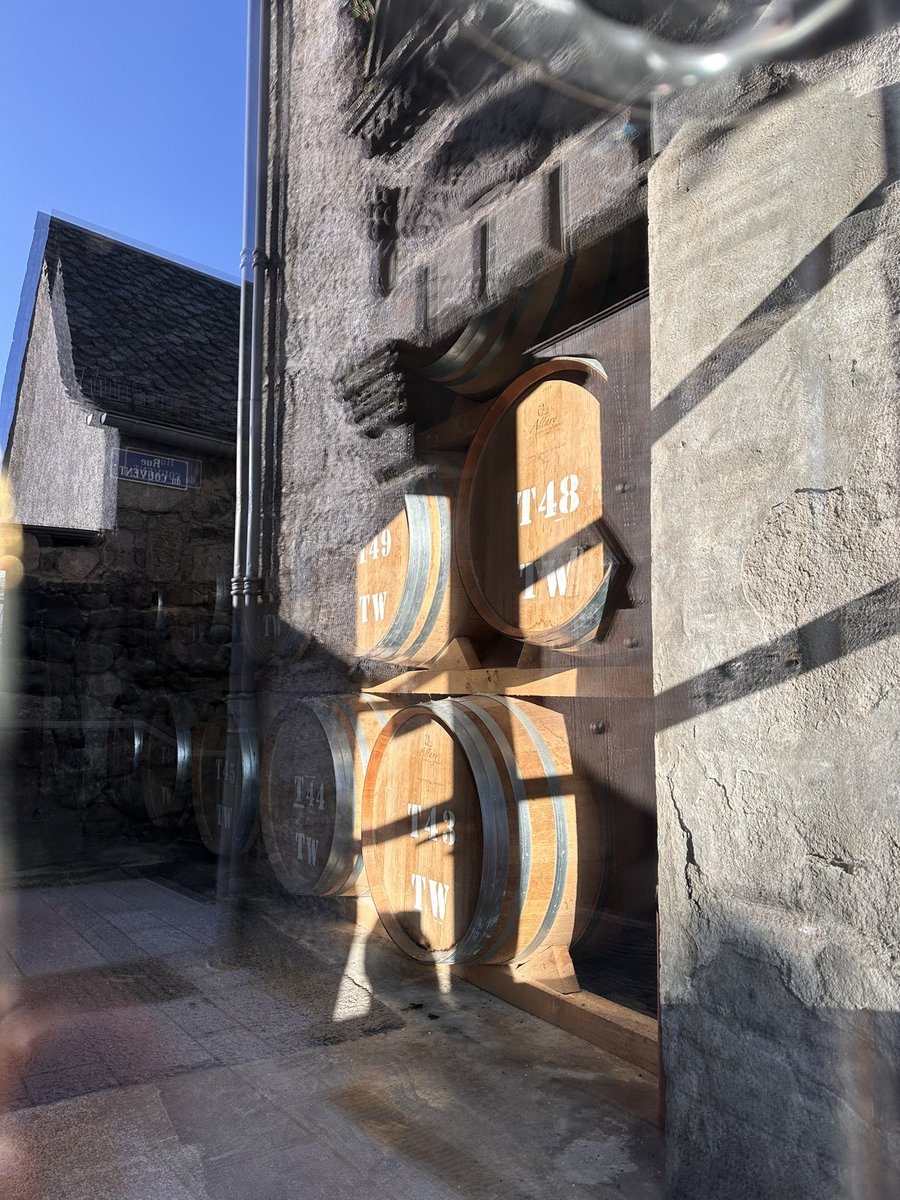 CPASGAGNE69's tweet image. On fait aussi du whisky à #Laguiole, tu le savais ? #Aveyron 🥃