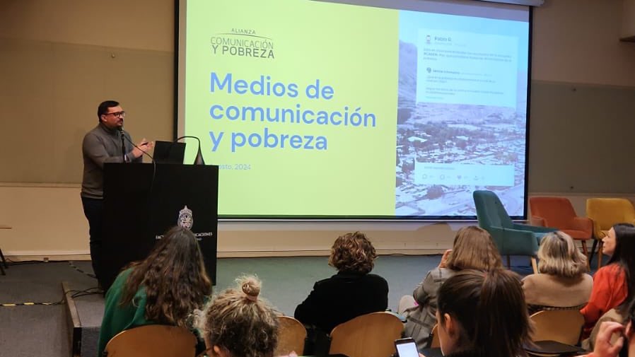 superarpobreza's tweet image. Comienza el seminario De qué hablamos cuándo hablamos de pobreza de @ComyPobreza  ¡Estamos en vivo! 🔴 youtube.com/live/IUYfdZUQQ…