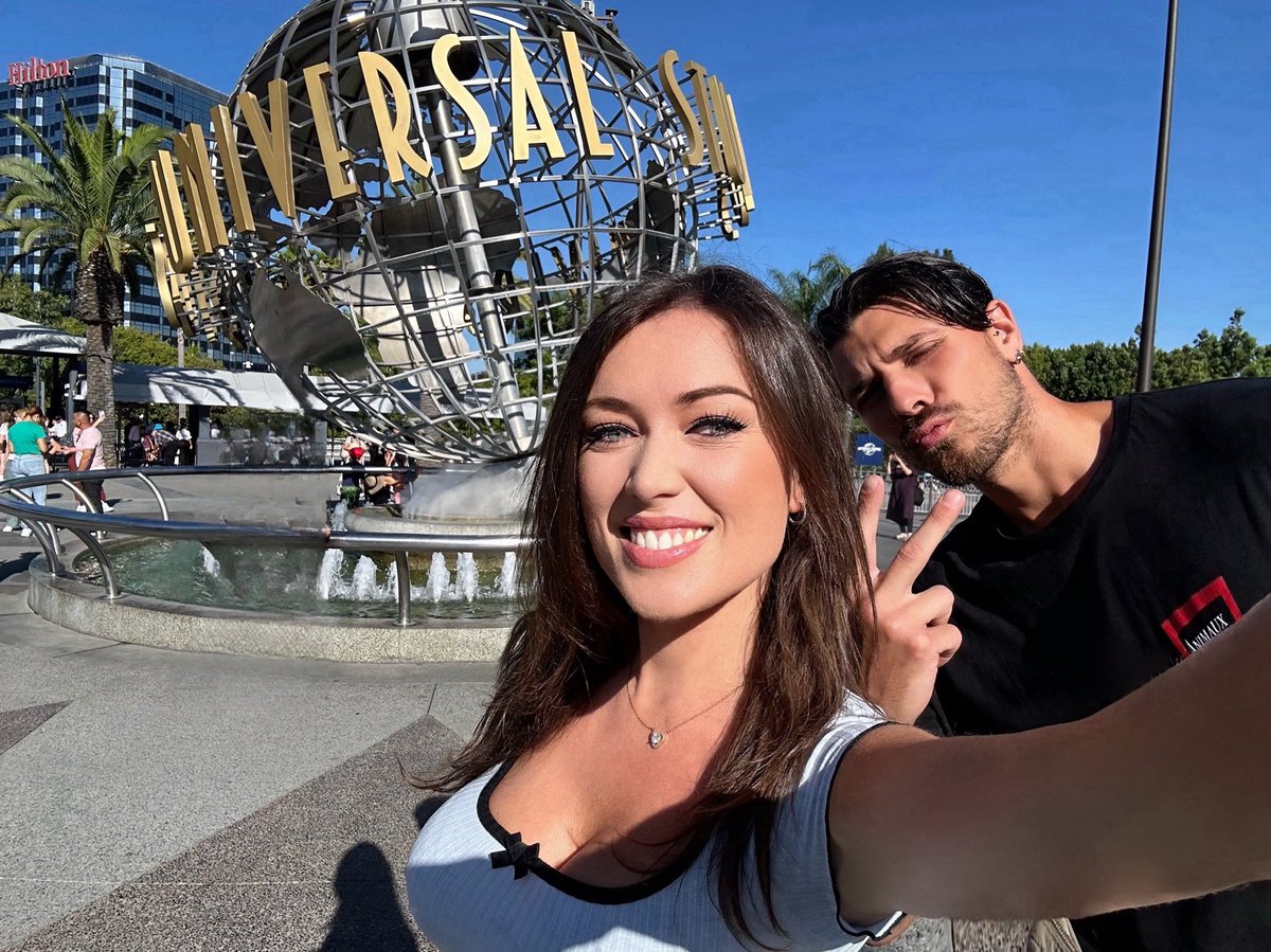 ElsaEsnoultOff's tweet photo. Universal Studios Hollywood ✨🌎 🇺🇸 https://t.co/dbHE0cKA1f