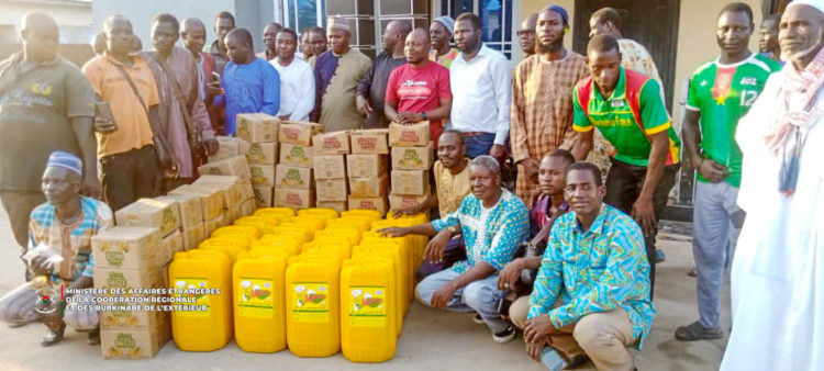 🔴Réfugiés burkinabè au Ghana : Le PDG de la société Ghana Nuts fait don de produits alimentaires d’une valeur de plus de 13 millions de F CFA

burkina24.com/2024/08/22/ref…