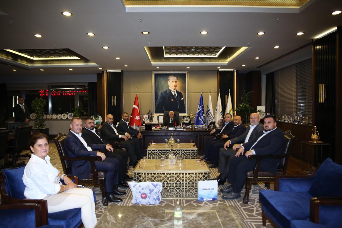 Genel Başkan Yardımcımız Mehmet Ali Sipahi, Bursa Büyükşehir Belediye Başkanı Mustafa Bozbey’e hayırlı olsun ziyaretinde bulundu. 

Belediye Başkanımız Sn. Bozbey’e misafirperverliği için teşekkür eder, yeni görevinde muvaffakiyetler dileriz. 

<a href="/mustafabozbey/">Mustafa Bozbey</a> 
<a href="/bursabuyuksehir/">Bursa Büyükşehir Belediyesi</a>