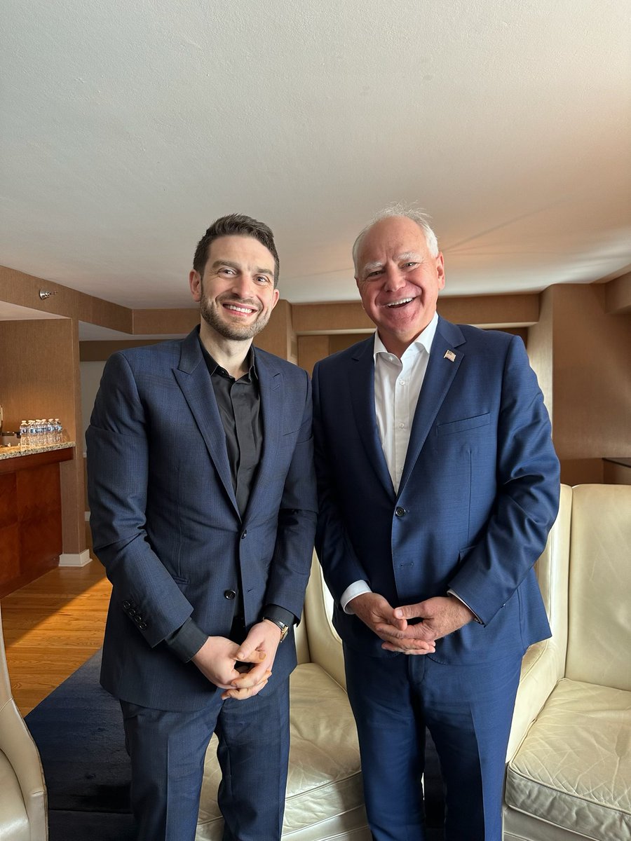 AlexanderSoros's tweet image. Walzified! Walzpilled! Great to meet with our future VP, coach Walz here in Chicago!

@HumaAbedin @Tim_Walz 

#DNCConvention
#DNCConvention2024