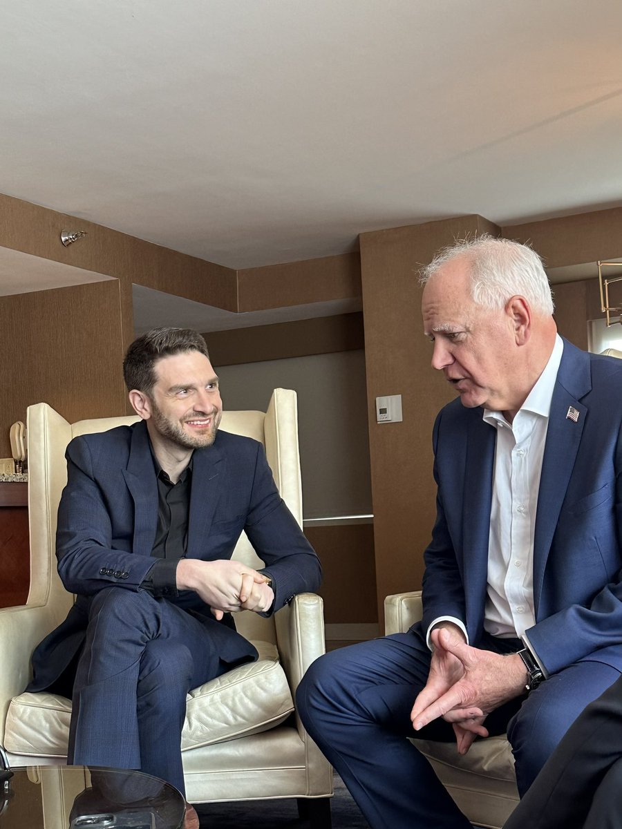 AlexanderSoros's tweet image. Walzified! Walzpilled! Great to meet with our future VP, coach Walz here in Chicago!

@HumaAbedin @Tim_Walz 

#DNCConvention
#DNCConvention2024