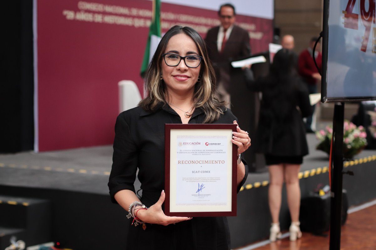 Alejandra_Flores tweet media