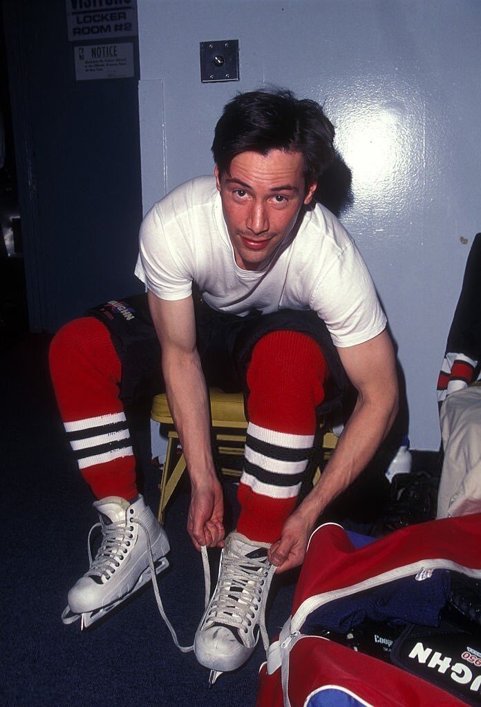 Keanu Reeves signed a one day contact with <a href="/SpitsHockey/">xy - Windsor Spitfires</a>.

Reeves was meant to begin an OHL career years ago, but couldn’t due to injury. Windsor will be auctioning off signed items, with 100% of the proceeds benefiting the Canadian Mental Health Association - Windsor.