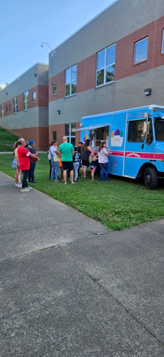 Shout out to <a href="/ALSAthletics/">Stanback Bulldogs</a> for providing Pelican's SnoBalls for our  <a href="/ALSBulldogs/">A.L Stanback Middle</a> families tonight!
