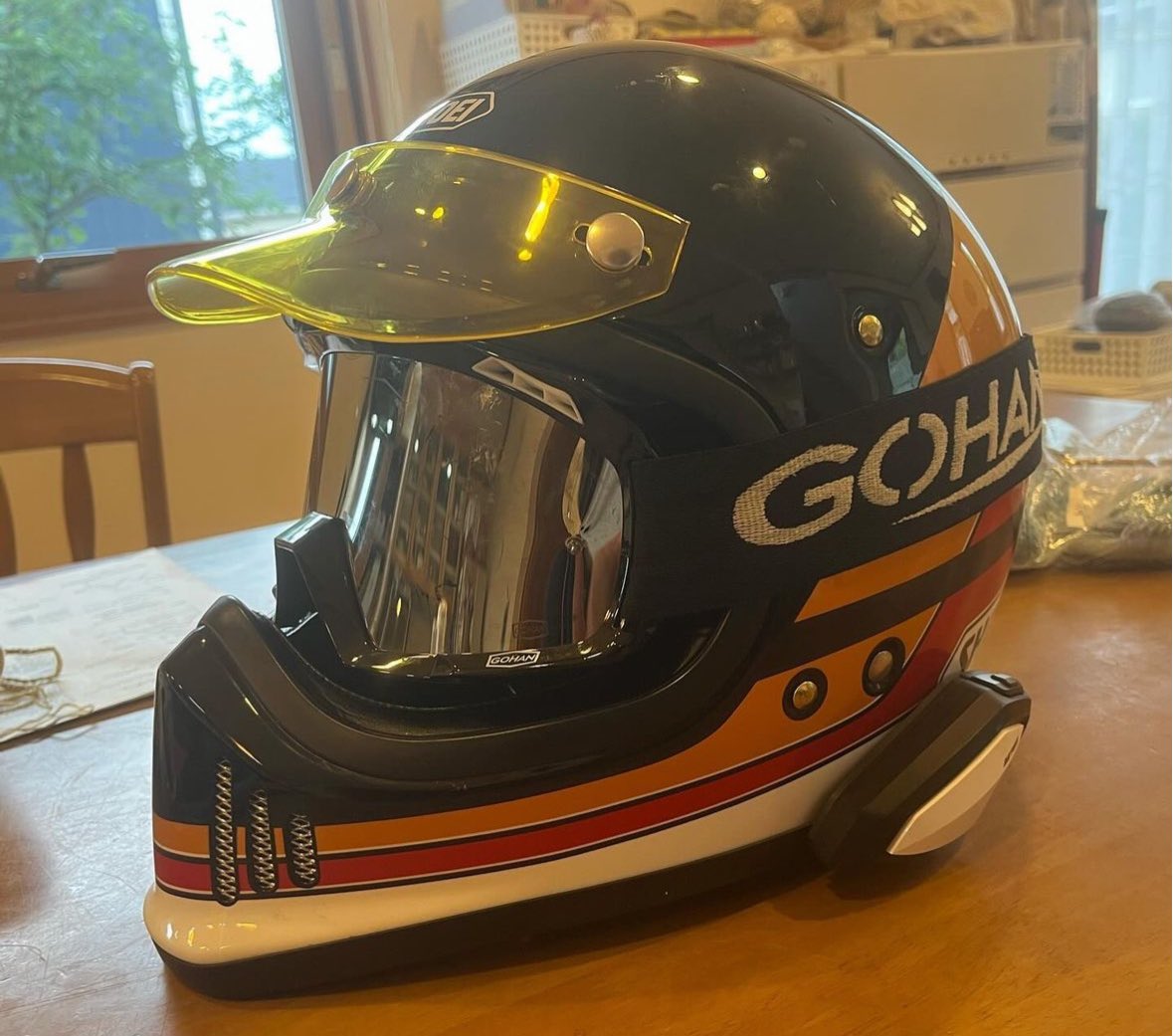 akane_inp's tweet photo. 後輩ちゃんが大阪でヘルメット盗られました。もし近くに最近被り出した方がいたら傷の確認お願いします🥺🙏昨日、京都でこれ被ってる人みつけて車の助手席から動画撮ったけどインカム側わからず、、大宮ナンバーの方だったけどどうかなー！結構珍しいみたいです。 https://t.co/K4SDlKoJaj