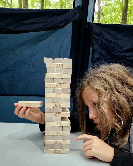 A focused game. 🏔️😌

#jenga #jengagame #familygames #camping

📷 @ justtries (ig)