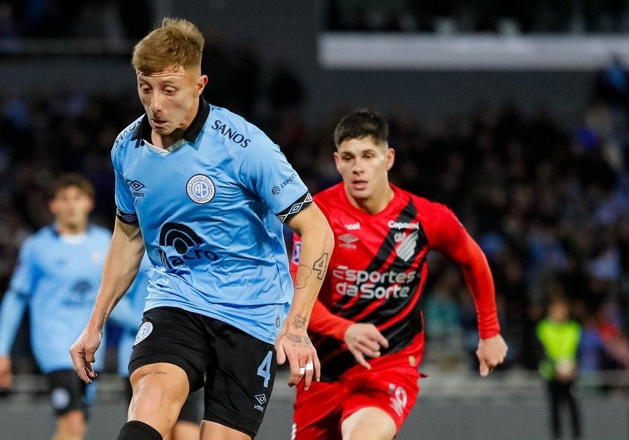 ShowsportCanal's tweet photo. ZAPELLI SALIÓ SILBADO POR LOS PIRATAS 😯

💣 El volante Bruno #Zapelli dejó el campo de juego a los 23 minutos de la primera mitad, por la expulsión de Esquivel.

⚓️ En ese momento, los hinchas de #Belgrano silbaron a su ex futbolista, por la demora.

👉🏼 https://t.co/AuXkmW4wf4 https://t.co/IITx7Vh1hC