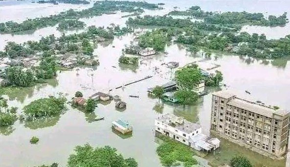 Rashediqbaltare's tweet photo. এভাবে আর কতো কিছু সহ্য করতে হবে বাঙালির,,, এবার অন্তত আল্লাহ আপনি সহায় হোন 🤲😓 বন্যায় কবলিতদের কান্না আপনি কবুল করুন ..
#FloodInBangladesh https://t.co/OPsfGnelkX