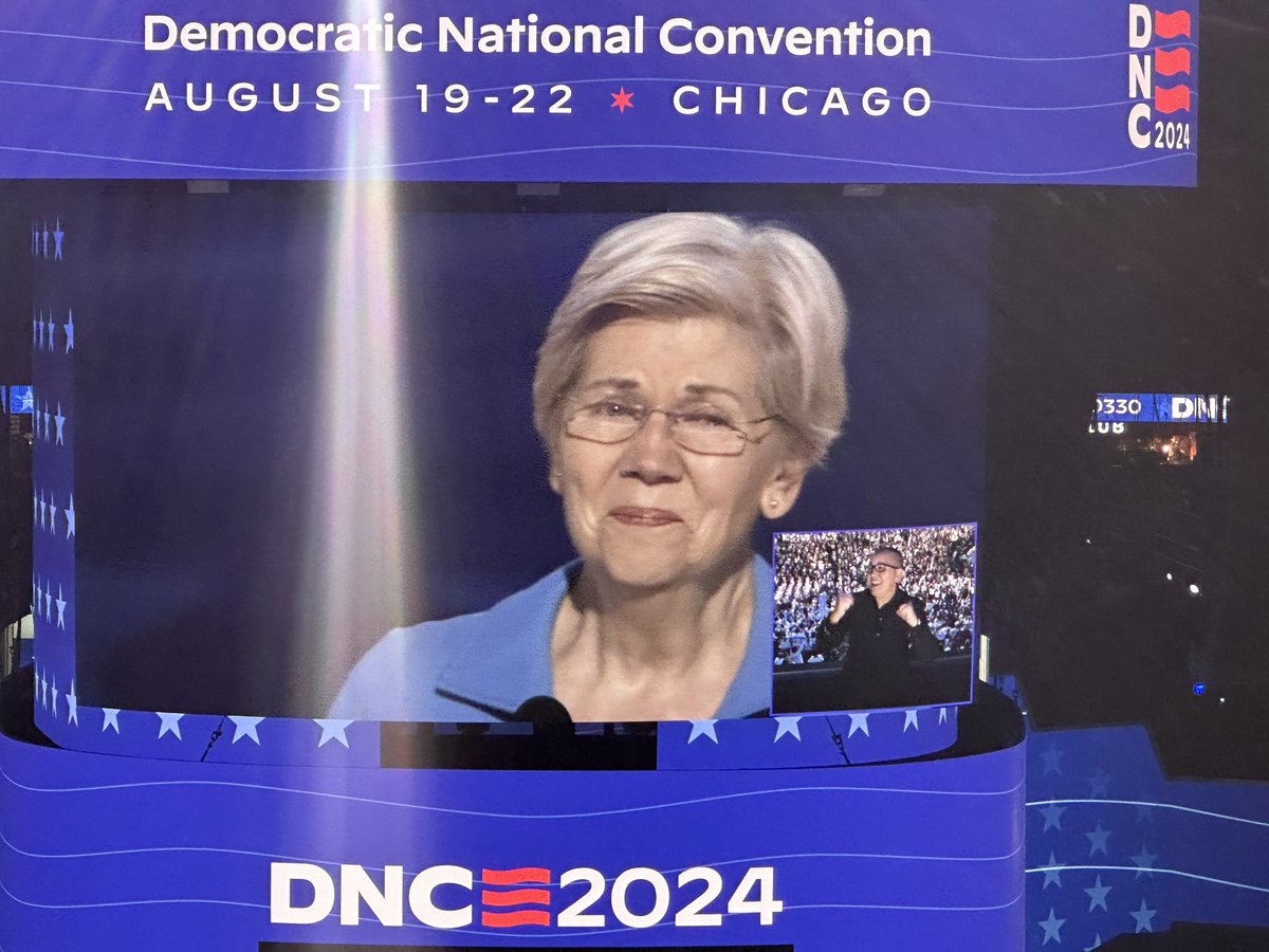 QasimRashid's tweet photo. Loudest and longest applause of the night so far is for @ewarren 
#DNC2024 https://t.co/Kw2lIImQVR