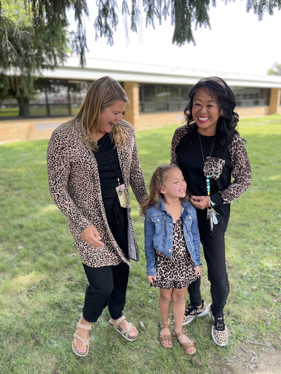 “Do what makes you happy, be with those that make you smile, and laugh as much as you breathe”. ❤️