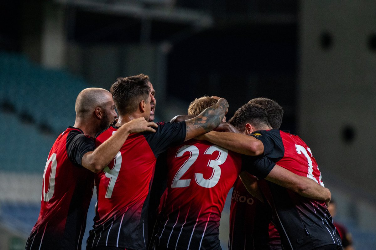 🇬🇮 Lincoln Red Imps 2-1 Larne 🇬🇧 

Se tuvo que ir hasta la ciudad portuguesa de Faro el Lincoln para actuar de local, pero no por ello les tembló el pulso. Los goles de Kike y Joe, que remontaron un tanto inicial visitante, hacen soñar con repetir algo histórico para el Peñón.