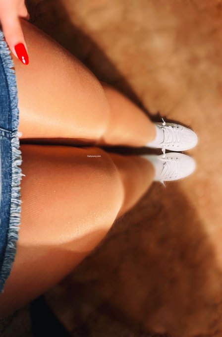 Short skirt https://t.co/w6E4LtVxtI