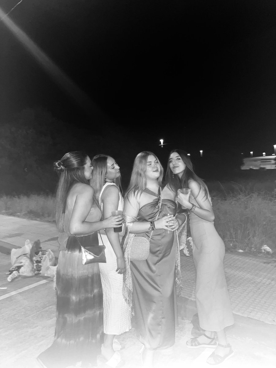 SandraMarqueez's tweet photo. Son mi todo https://t.co/0PuEBhMGpg
