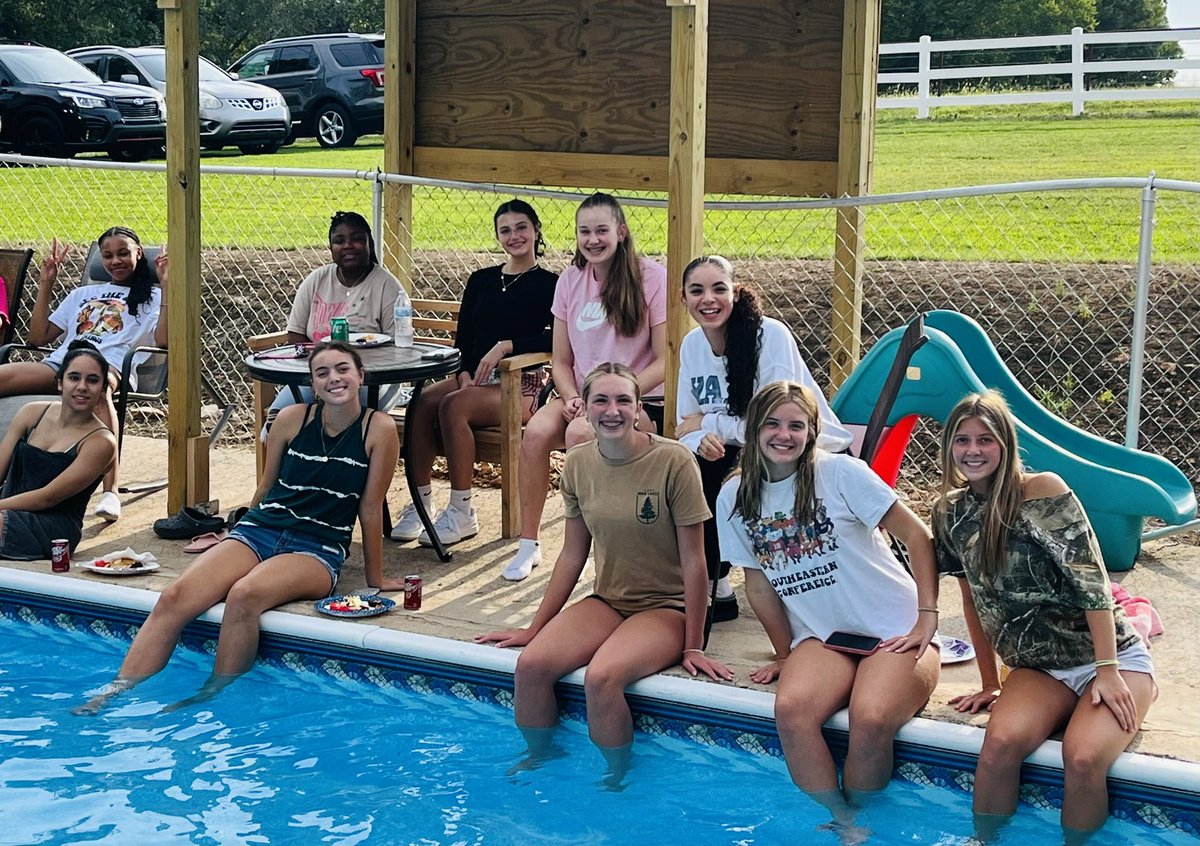 FHS Lady Bulldogs tweet media