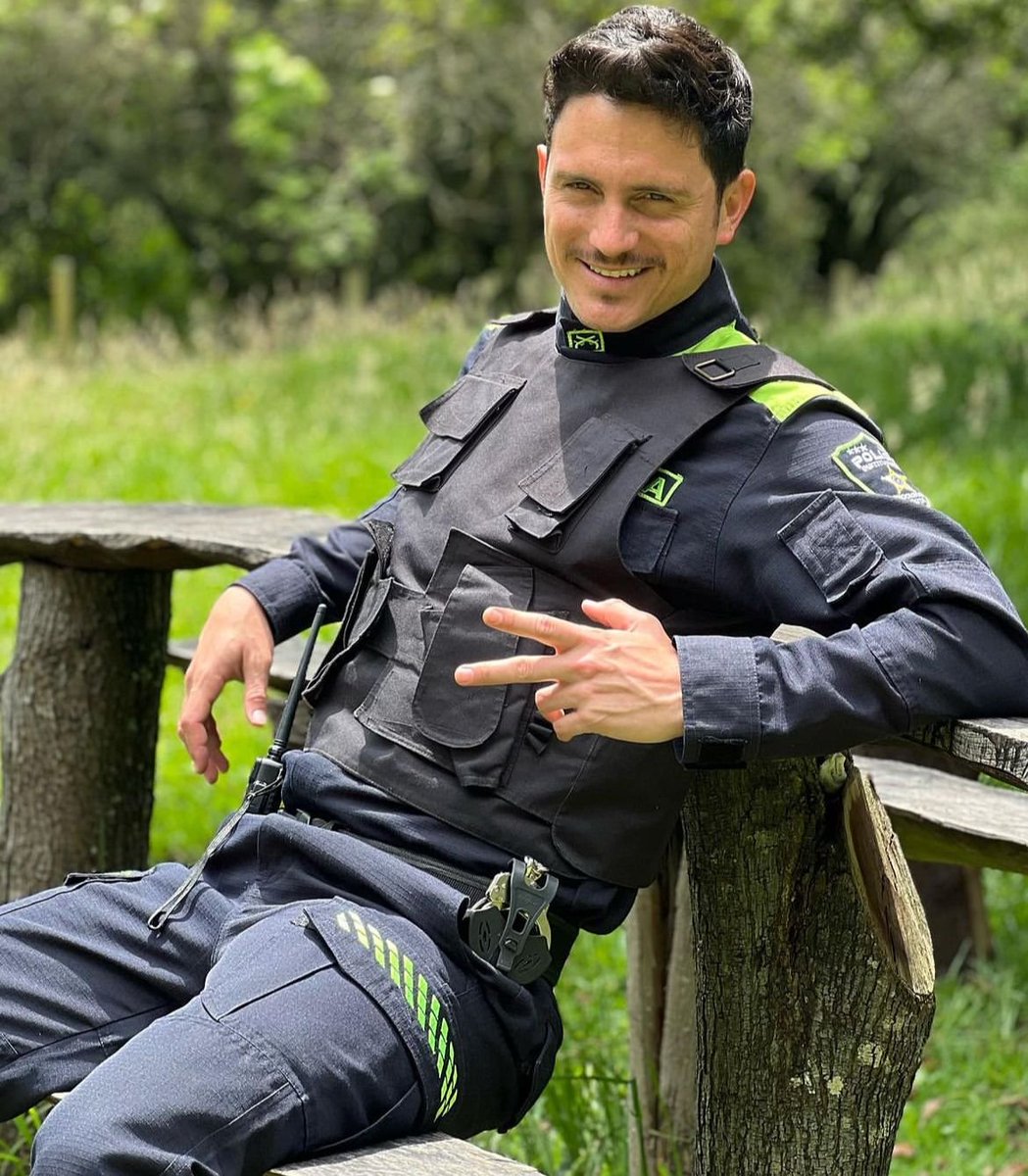 Hiago__Junior's tweet image. Uma das séries favoritas do @_reinaIdo a 2ª temporada de #PerfilFalso tem estreia confirmada para 2025 na Netflix. No novo arco de episódios foram acrescentados ao elenco os atores Emmanuel Esparza e David Palacio. Detalhe: trabalharam juntos em #RominaPoderosa da Caracol.

📰 VM