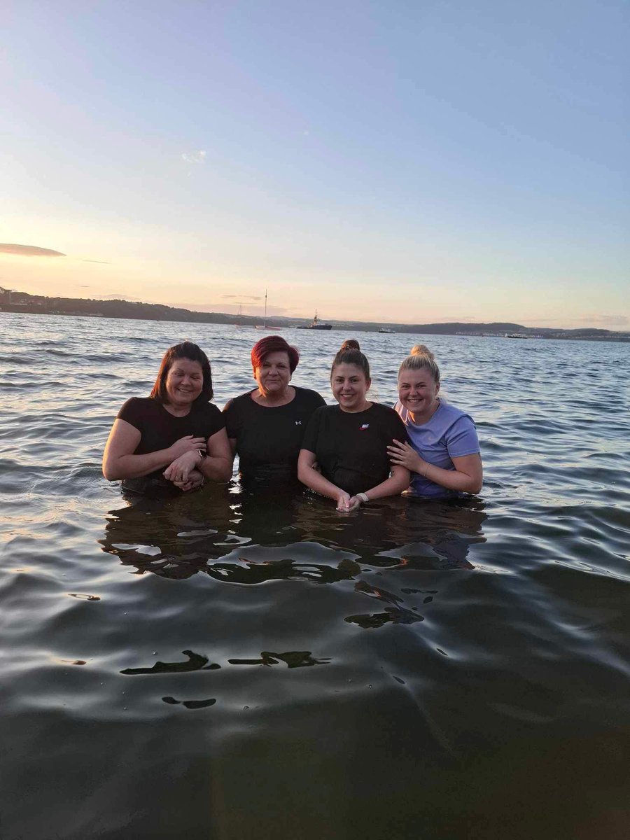 Karen Thomson tweet media