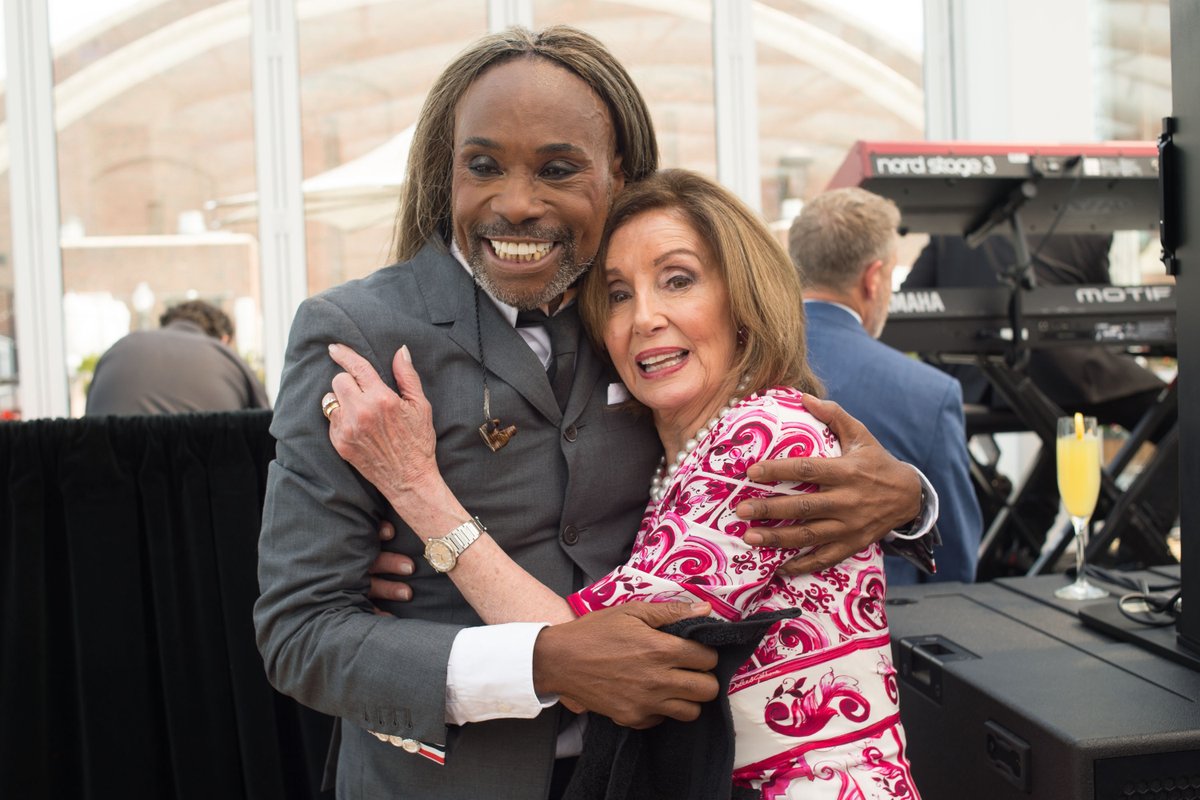 FabPhotoChicago's tweet image. Nancy Pelosi is close to Billy Porter at the 2024 Chicago DNC #DNCConvention2024 #DNC2024CHICAGO #DemocraticNationalConvention #NancyPelosi