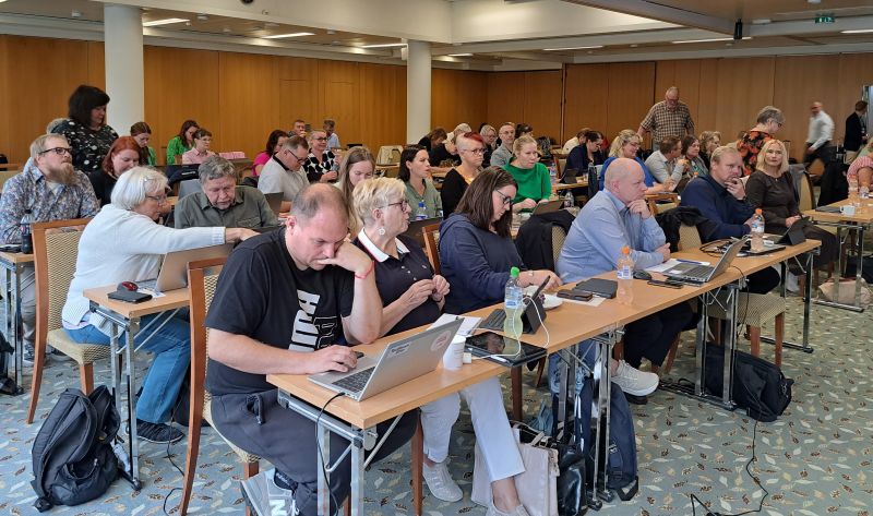 Ylöjärven kaupunginvaltuusto työstämässä talousarviota kaksipäiväisessä seminaarissa. Ohjelmassa myös uuden strategian lähtökohdat ja nykyisen strategian väliarviointi.

 #Ylöjärvi #kuntajohtaminen <a href="/YLOkaupunki/">Ylöjärven kaupunki</a>