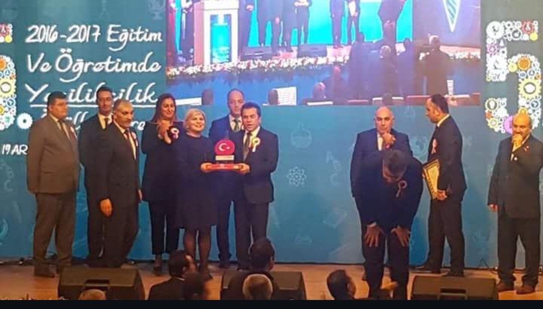 En çok da canim ekibime teşekkür ederim. 3 yıldır yokum belki ama siz hep mücadele ettiniz. Tüm alkışlar size, vefayı hep siz çektiniz sefasını ise biz...sizi çok seviyorum.. #gelecegekulacatiyoruz