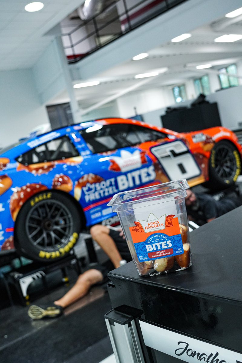 Impossible challenge: Look at this car and don’t get hungry 🥨