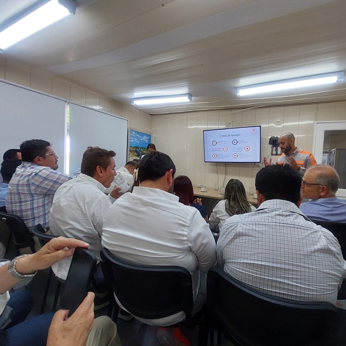 🚀 Por invitación del <a href="/Produccion_Ecu/">Ministerio de Producción</a>  y <a href="/ONUDI_conosur/">ONUDI Argentina, Chile, Paraguay & Uruguay</a> nuestro equipo de Constructores Positivos visitó Colombia para aprender sobre soluciones disruptivas que mejoran la eficiencia en la generación de frío y calor ❄️🔥, así como el cuidado del medio ambiente 🌱.
🧵👇🏼