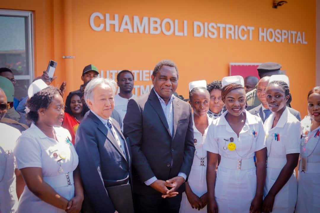HHichilema's tweet image. Amazing 2-day working visit to our people #AbenaKopala where we:

🟦Commissioned 3 hospitals in Chililabombwe and Chamboli &amp;amp; Chimwemwe in #Kitwe 

🟥Handed over #KCM to Vedanta 

🟨Interacted with citizens #PaGround in Lufwanyama &amp;amp; Chingola

We’ve since returned home to Lusaka.🇿🇲