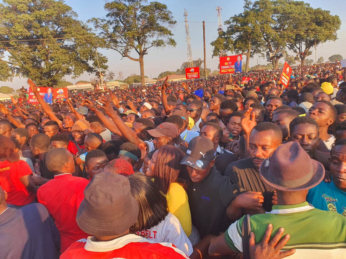 HHichilema's tweet image. Amazing 2-day working visit to our people #AbenaKopala where we:

🟦Commissioned 3 hospitals in Chililabombwe and Chamboli &amp;amp; Chimwemwe in #Kitwe 

🟥Handed over #KCM to Vedanta 

🟨Interacted with citizens #PaGround in Lufwanyama &amp;amp; Chingola

We’ve since returned home to Lusaka.🇿🇲