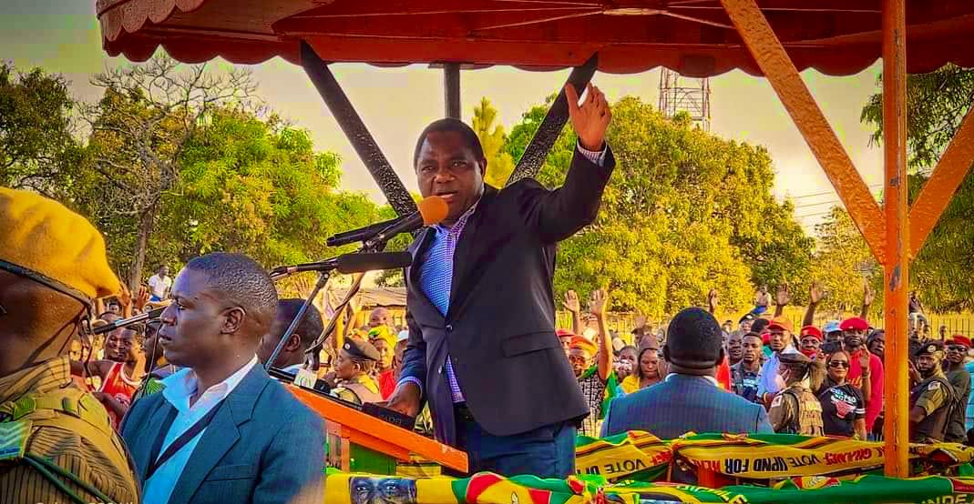 HHichilema's tweet image. Amazing 2-day working visit to our people #AbenaKopala where we:

🟦Commissioned 3 hospitals in Chililabombwe and Chamboli &amp;amp; Chimwemwe in #Kitwe 

🟥Handed over #KCM to Vedanta 

🟨Interacted with citizens #PaGround in Lufwanyama &amp;amp; Chingola

We’ve since returned home to Lusaka.🇿🇲